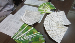 Bắt kẻ rao bán giấy mời trận Việt Nam - Malaysia với giá 6 triệu đồng